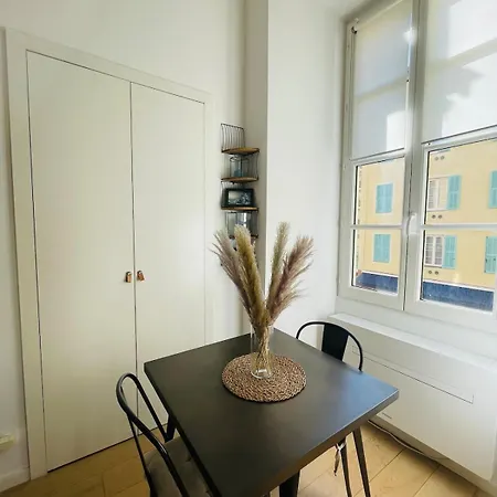 Apartman Bright Modern Studio, Port, Walk To Tram And Beach!