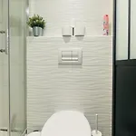Bright Modern Studio, Port, Walk To Tram And Beach! *
