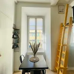 Bright Modern Studio, Port, Walk To Tram And Beach!