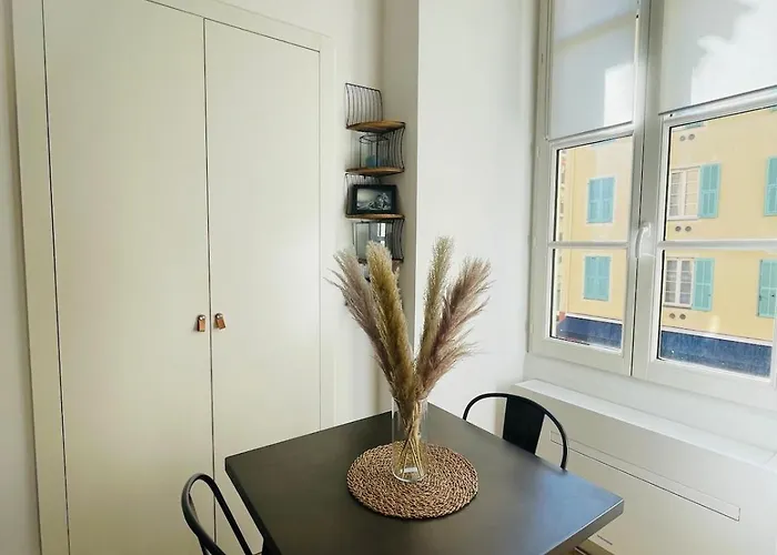 Apartamento Bright Modern Studio, Port, Walk To Tram And Beach!