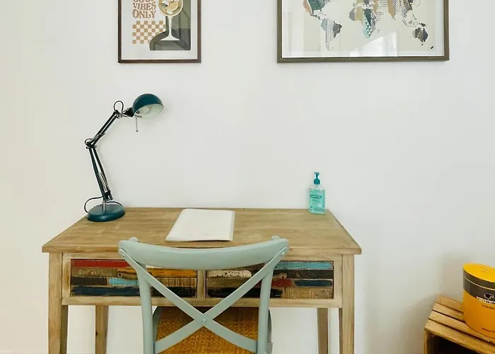 Bright Modern Studio, Port, Walk To Tram And Beach! Nice