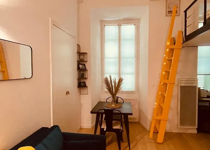 Bright Modern Studio, Port, Walk To Tram And Beach! Appartement