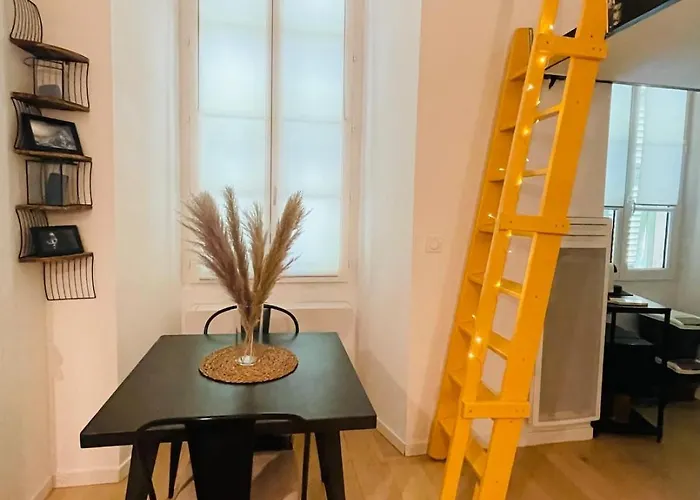 Bright Modern Studio, Port, Walk To Tram And Beach!