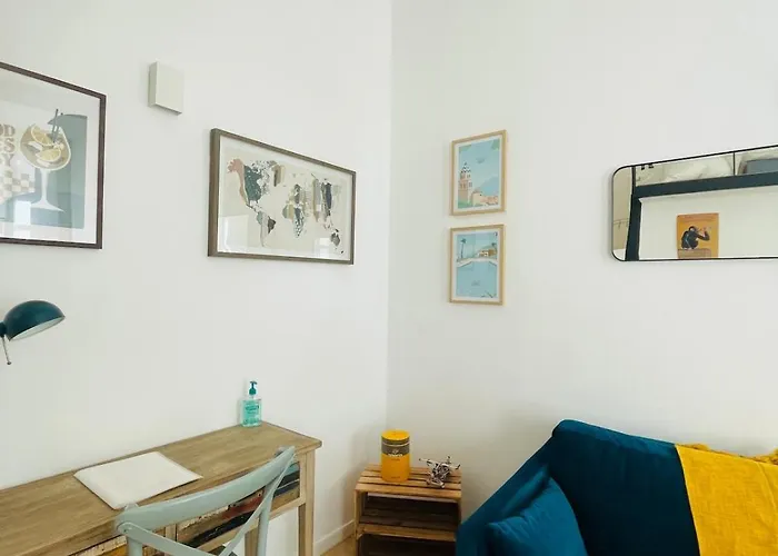 Bright Modern Studio, Port, Walk To Tram And Beach! * Niza