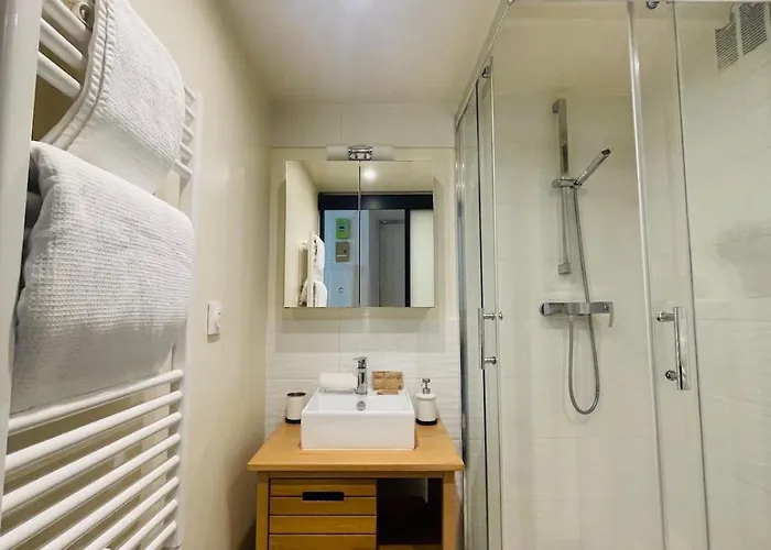 Bright Modern Studio, Port, Walk To Tram And Beach!