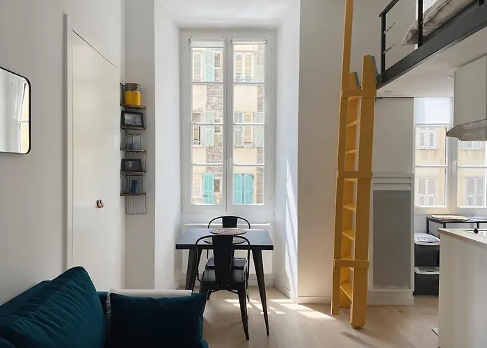 Bright Modern Studio, Port, Walk To Tram And Beach! *