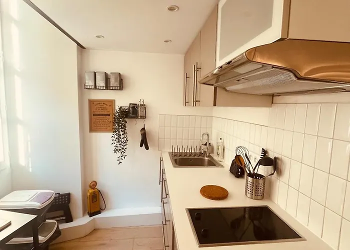 Bright Modern Studio, Port, Walk To Tram And Beach! نيس