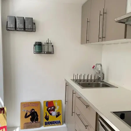 Bright Modern Studio, Port, Walk To Tram And Beach! Apartment *