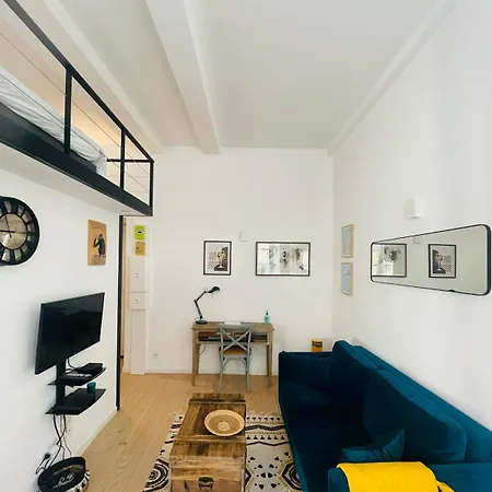 Apartment Bright Modern Studio, Port, Walk To Tram And Beach! *
