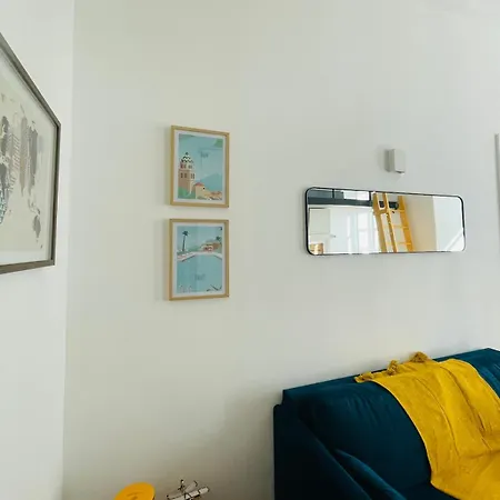 Bright Modern Studio, Port, Walk To Tram And Beach! Apartment