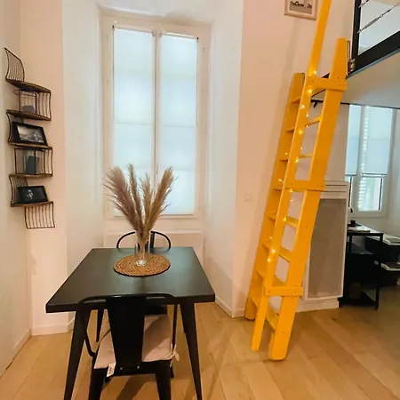 Bright Modern Studio, Port, Walk To Tram And Beach!