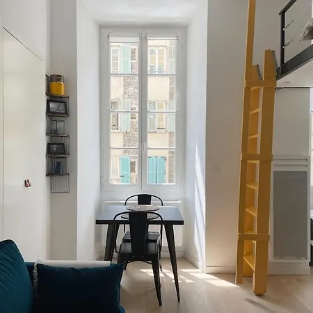 Bright Modern Studio, Port, Walk To Tram And Beach! *